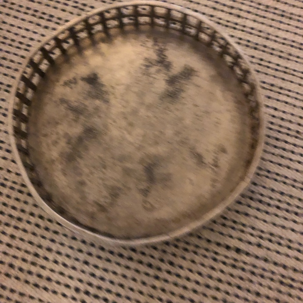 Metal candle holder